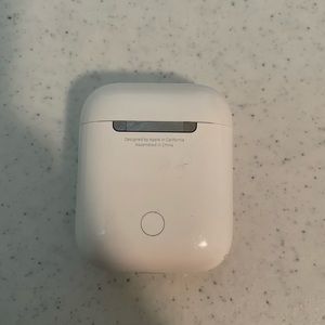 Apple AirPods Charging Case